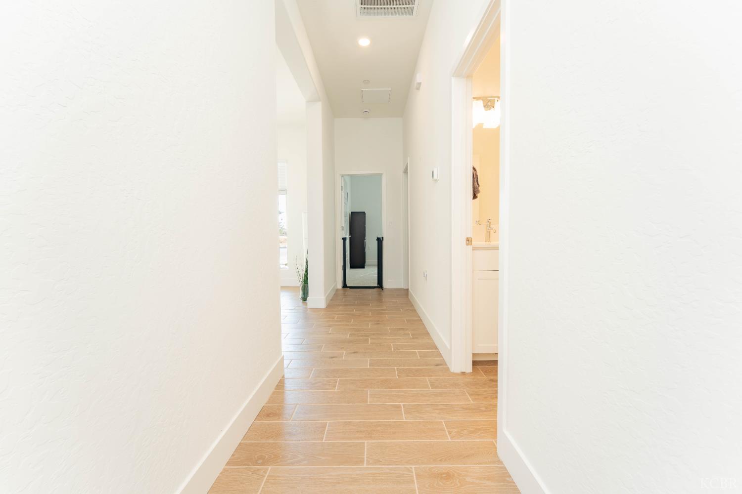 3811 N Santa Fe St, Visalia, CA 93292