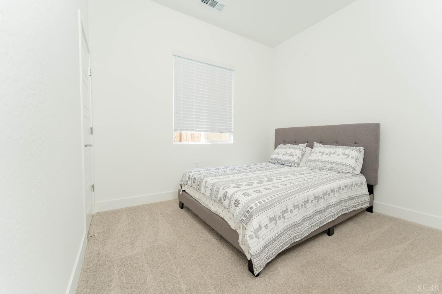 3811 N Santa Fe St, Visalia, CA 93292