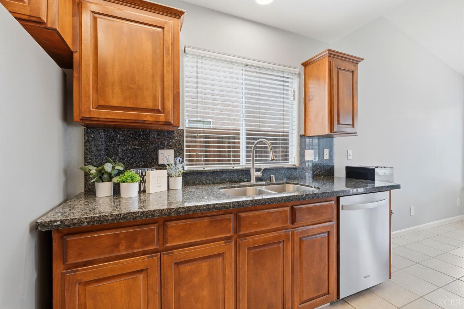 1155 W Julia Way, Hanford, CA 93230