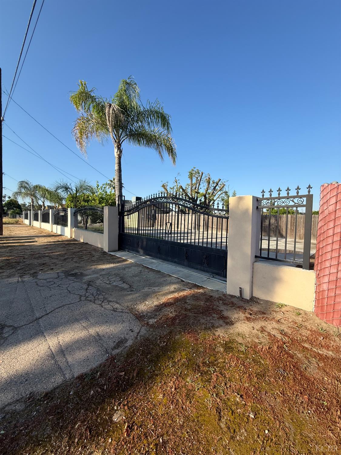 1463 Rowell, Fresno, CA 93703