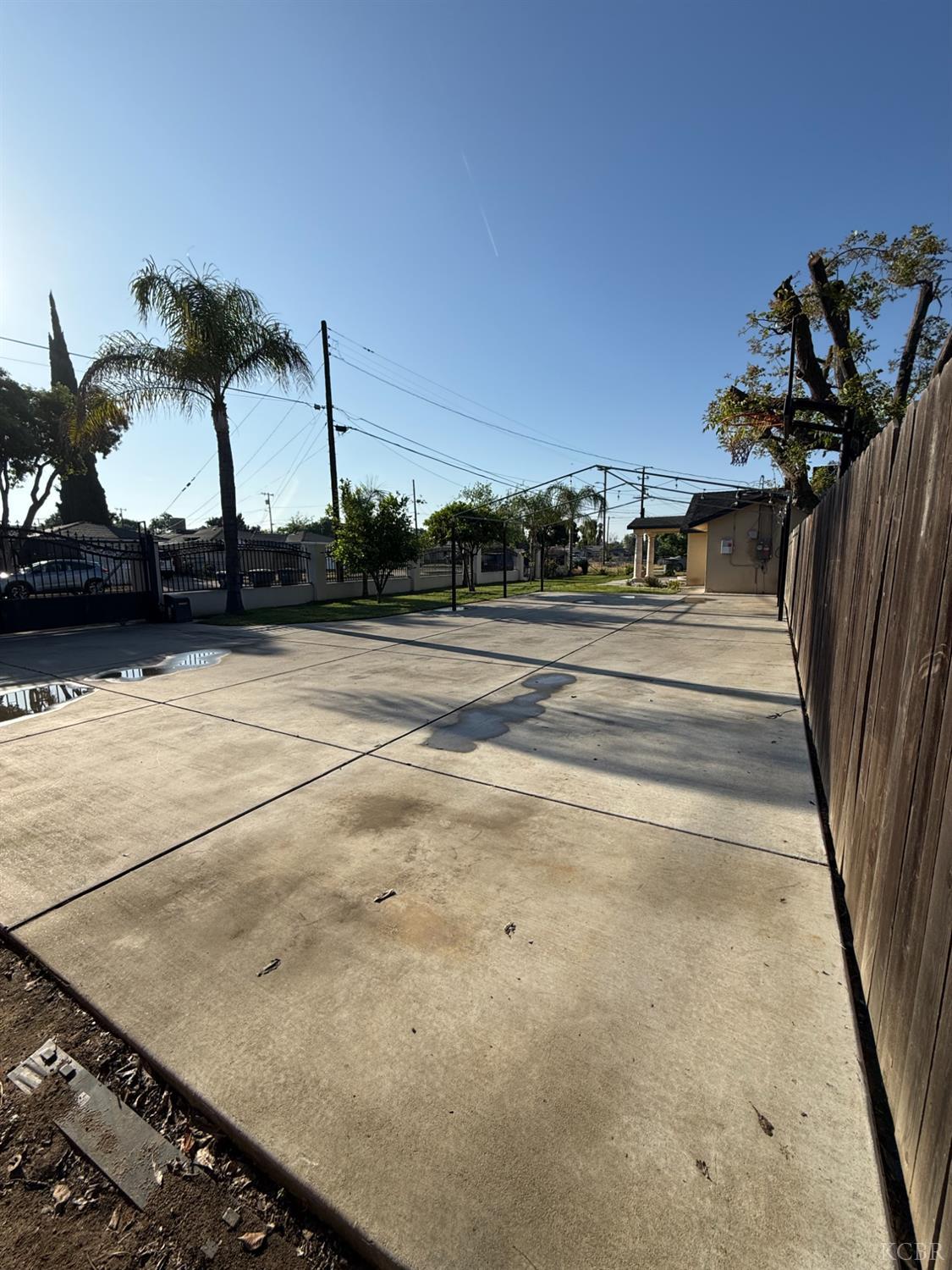 1463 Rowell, Fresno, CA 93703