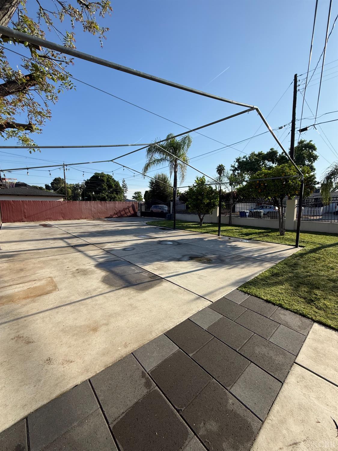 1463 Rowell, Fresno, CA 93703