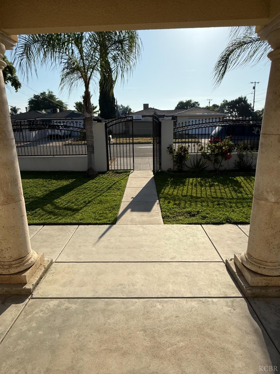 1463 Rowell, Fresno, CA 93703