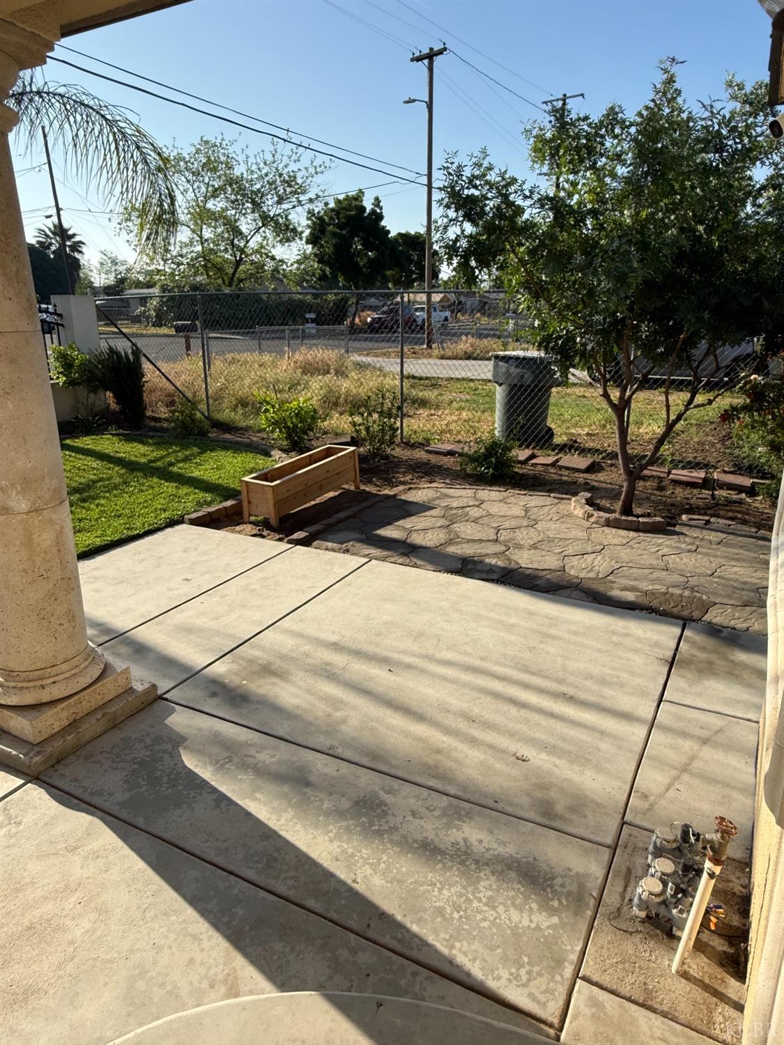 1463 Rowell, Fresno, CA 93703