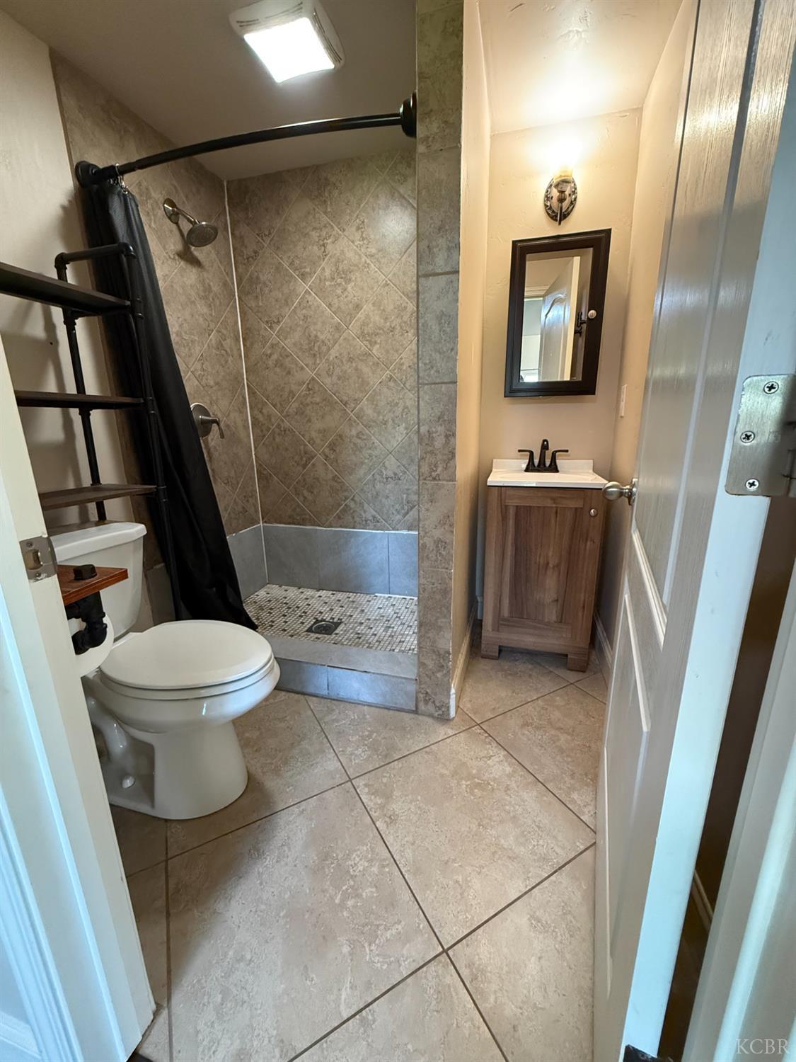 1463 Rowell, Fresno, CA 93703