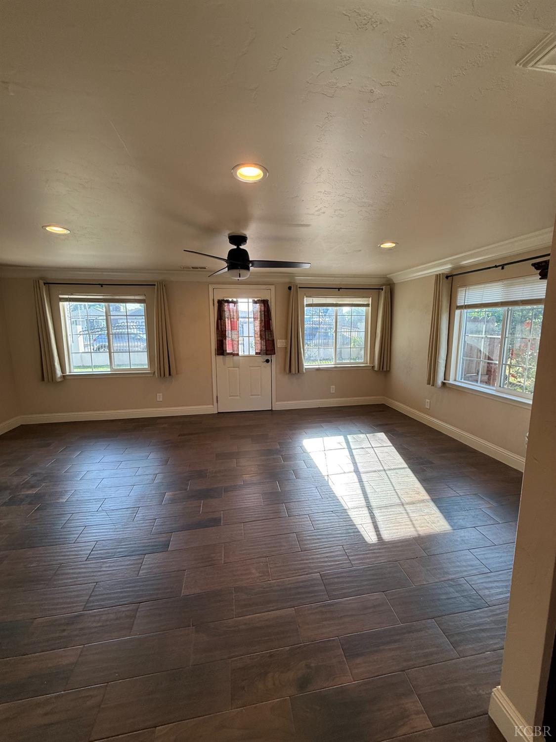 1463 Rowell, Fresno, CA 93703