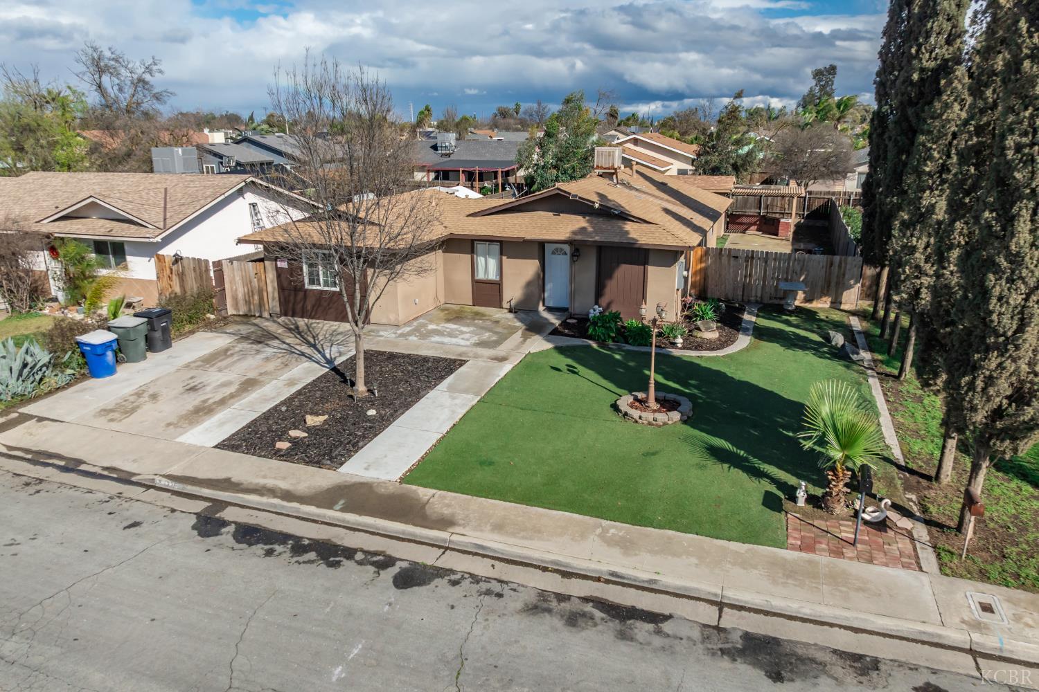 1229 S Anacapa Ave, Hanford, CA 93230