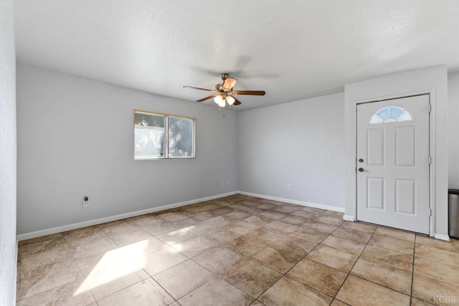 1229 S Anacapa Ave, Hanford, CA 93230