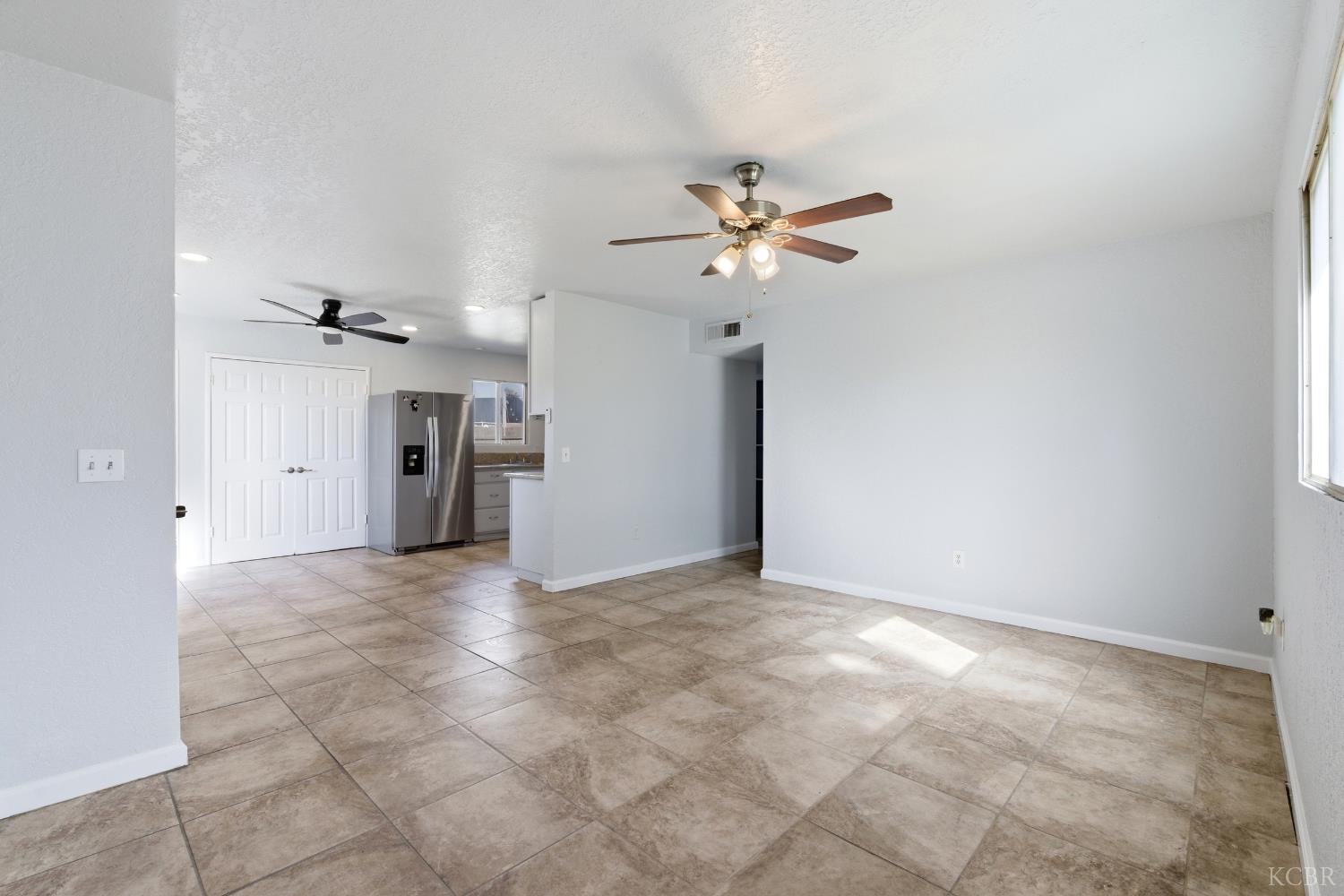 1229 S Anacapa Ave, Hanford, CA 93230