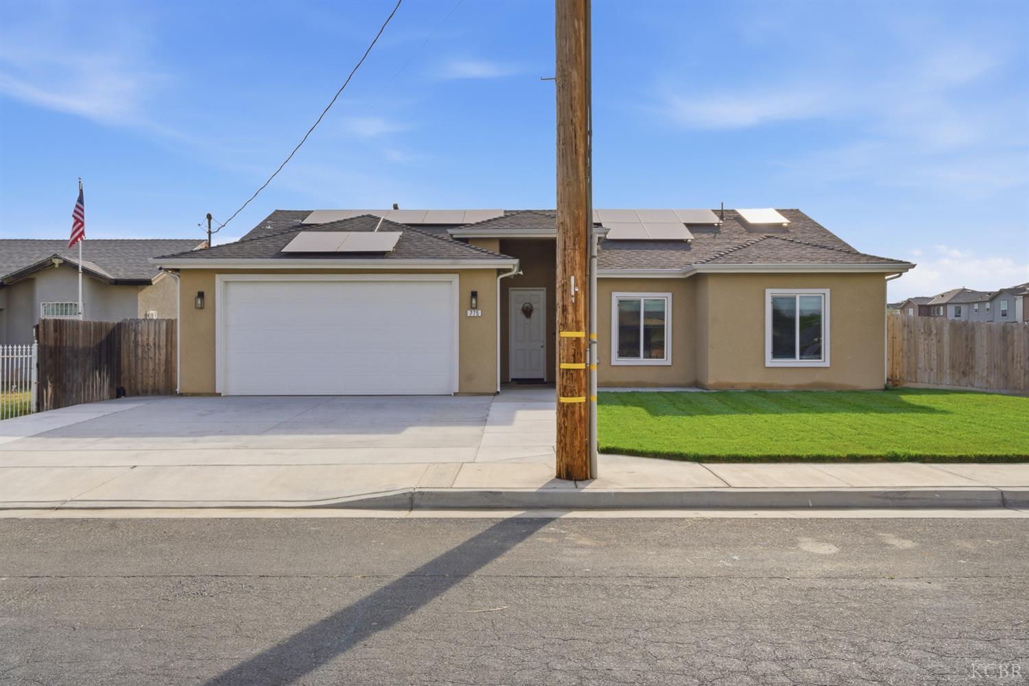 775 Kimball Ln, Hanford, CA 93230