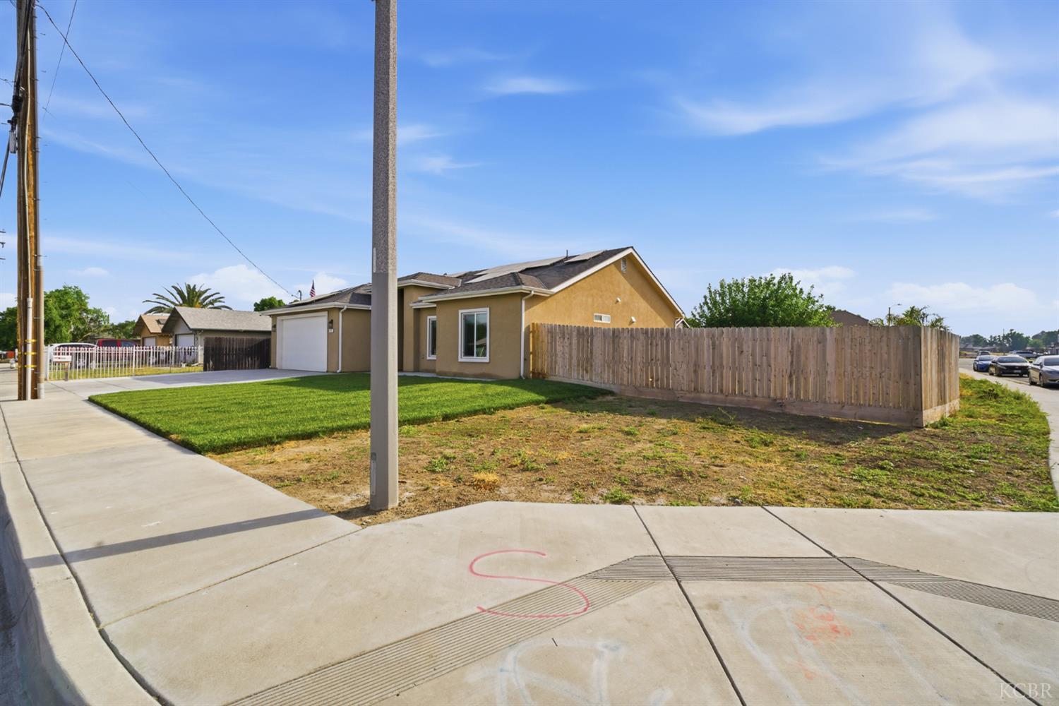 775 Kimball Ln, Hanford, CA 93230