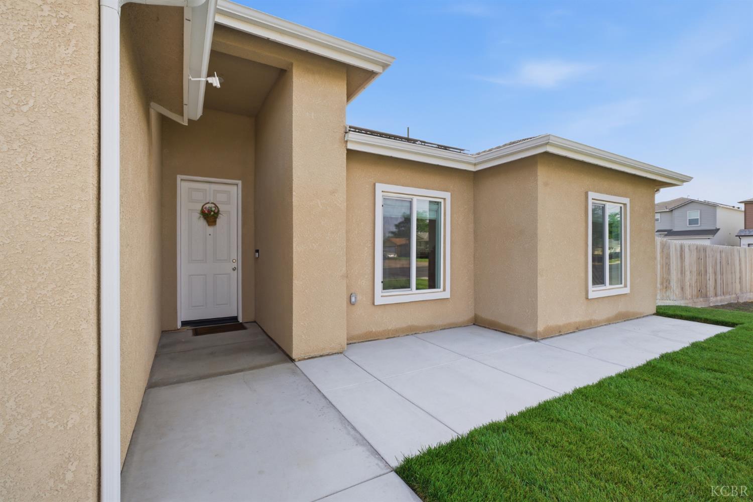 775 Kimball Ln, Hanford, CA 93230