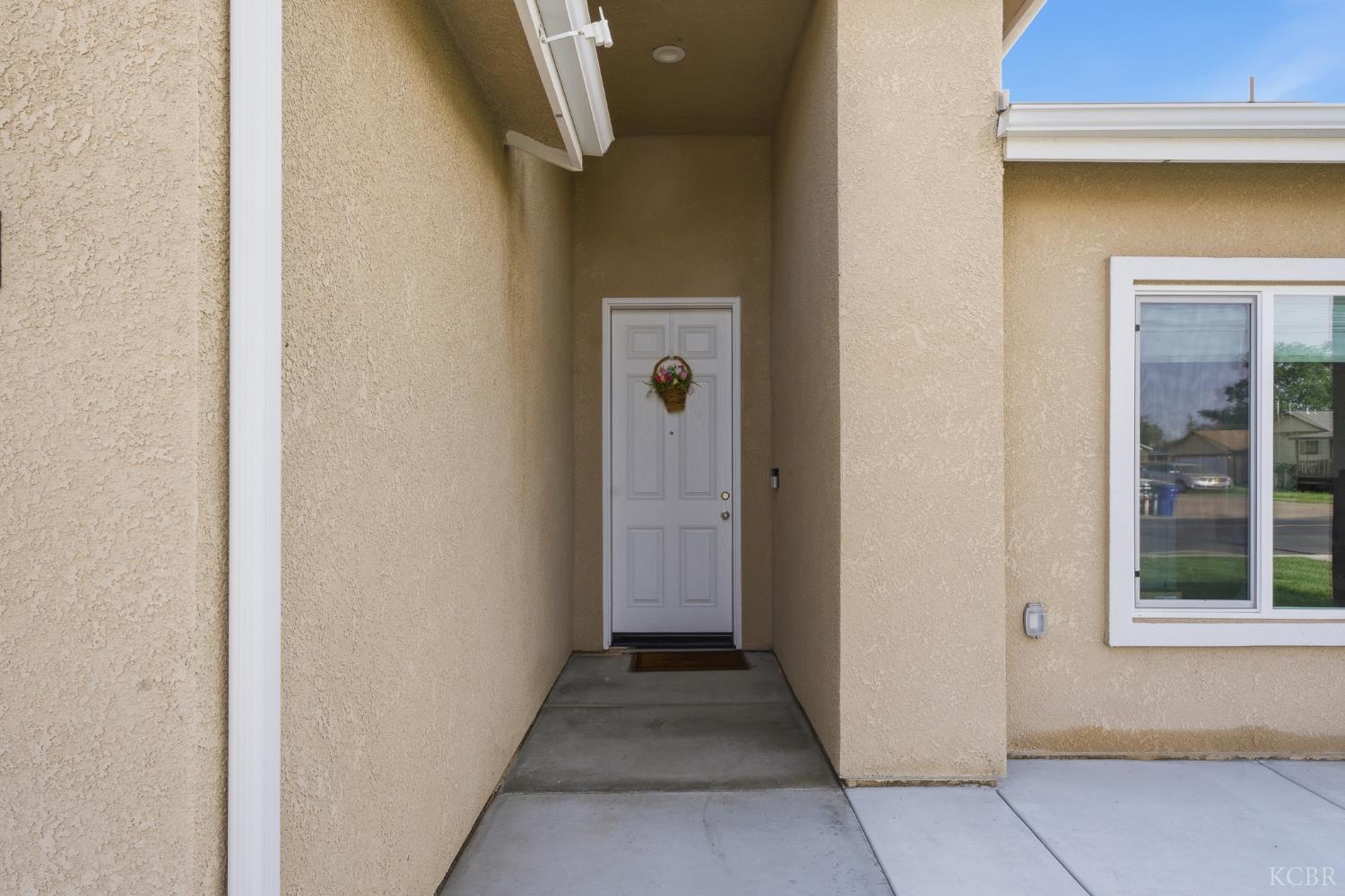 775 Kimball Ln, Hanford, CA 93230