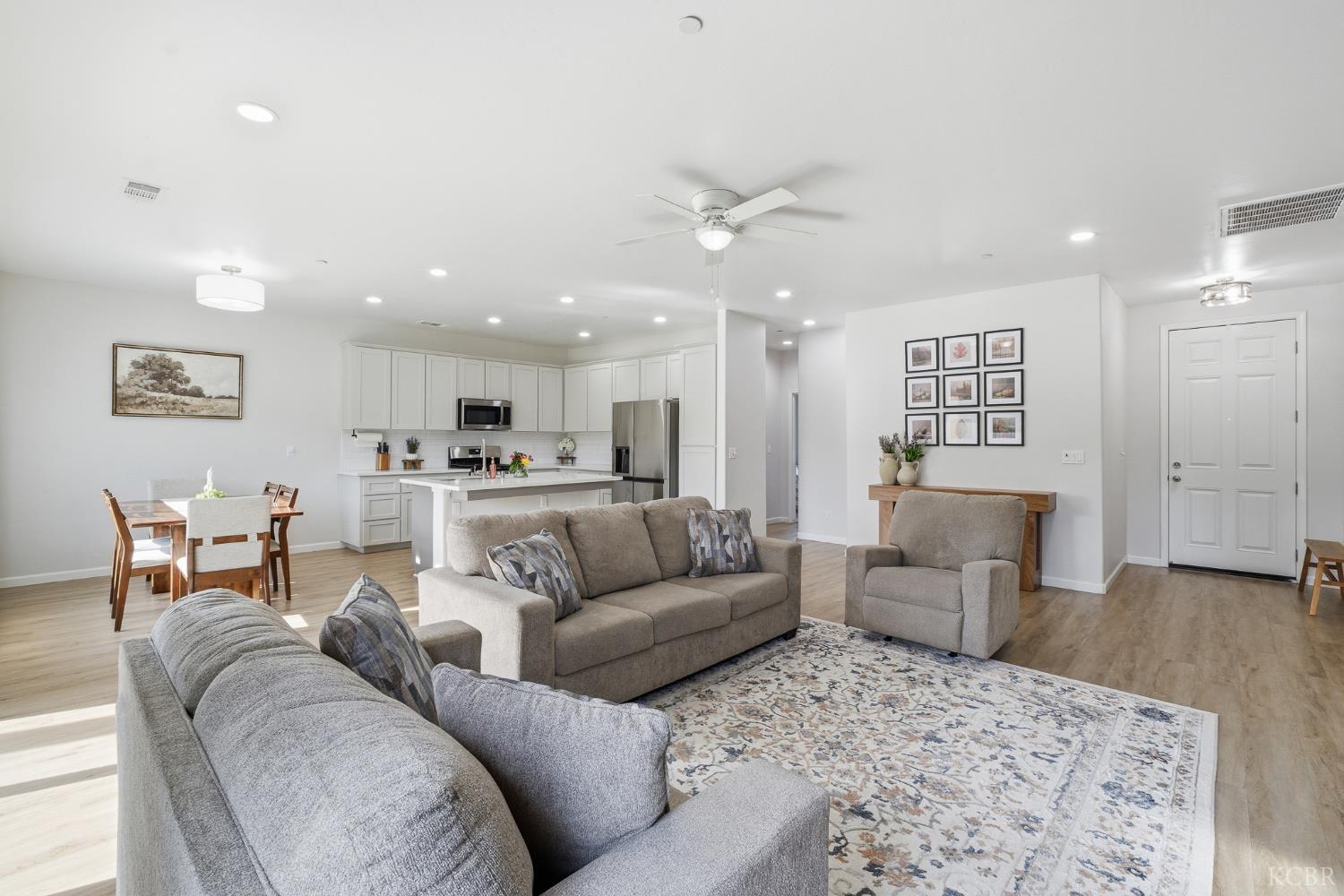 775 Kimball Ln, Hanford, CA 93230