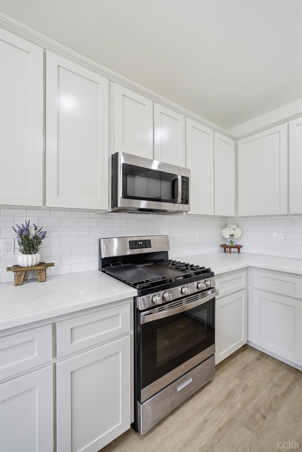 775 Kimball Ln, Hanford, CA 93230