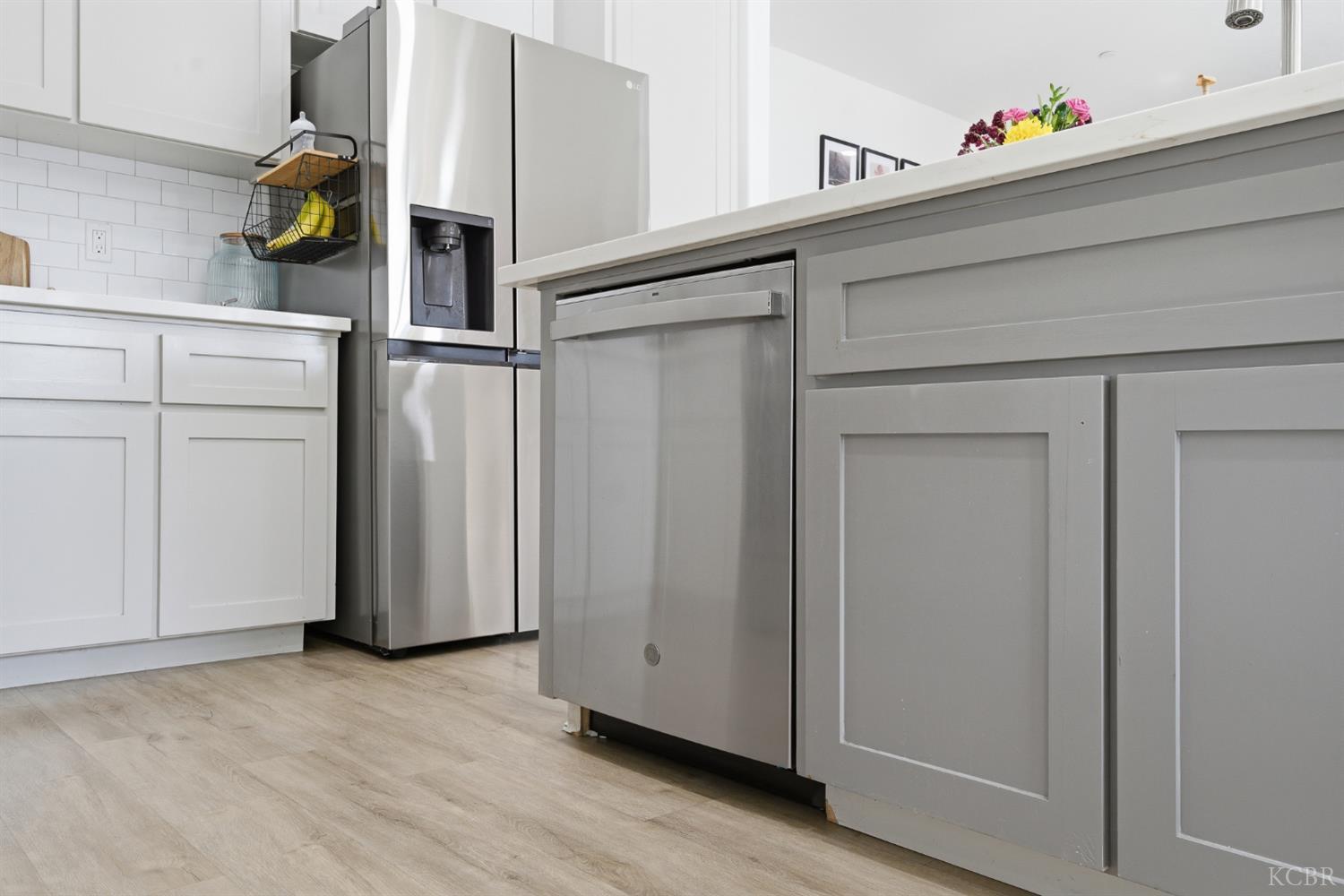 775 Kimball Ln, Hanford, CA 93230