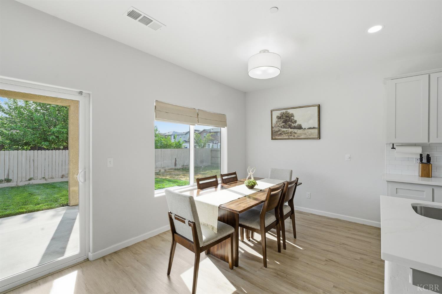 775 Kimball Ln, Hanford, CA 93230