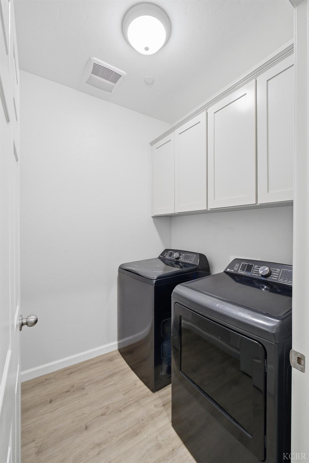 775 Kimball Ln, Hanford, CA 93230