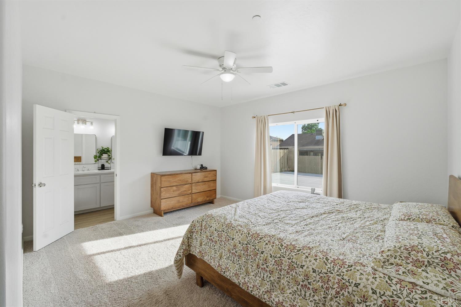 775 Kimball Ln, Hanford, CA 93230