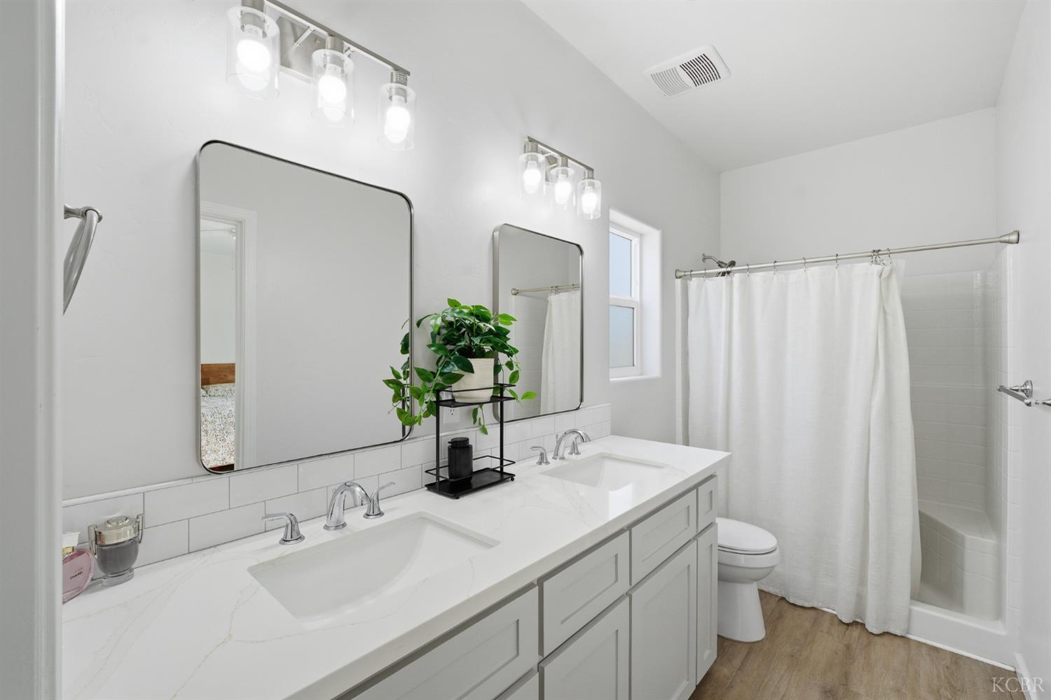 775 Kimball Ln, Hanford, CA 93230