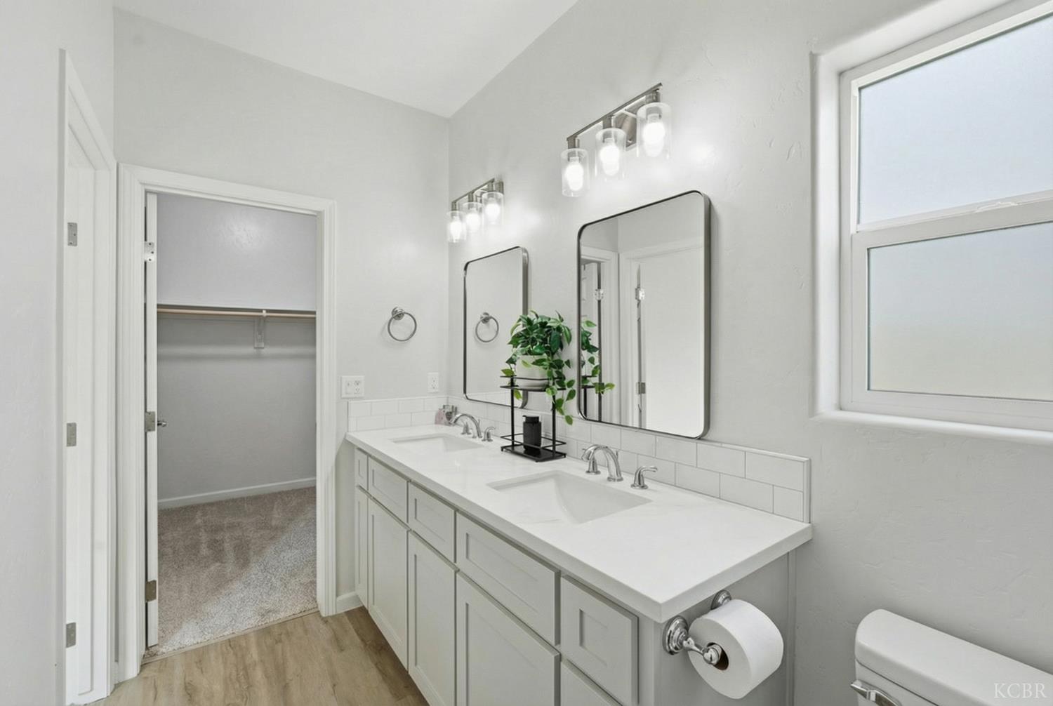 775 Kimball Ln, Hanford, CA 93230