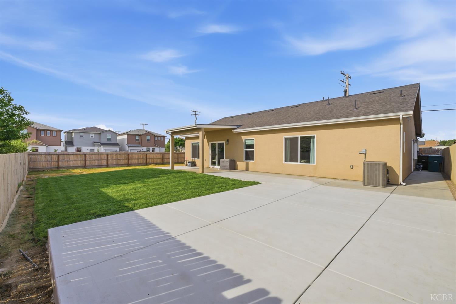 775 Kimball Ln, Hanford, CA 93230