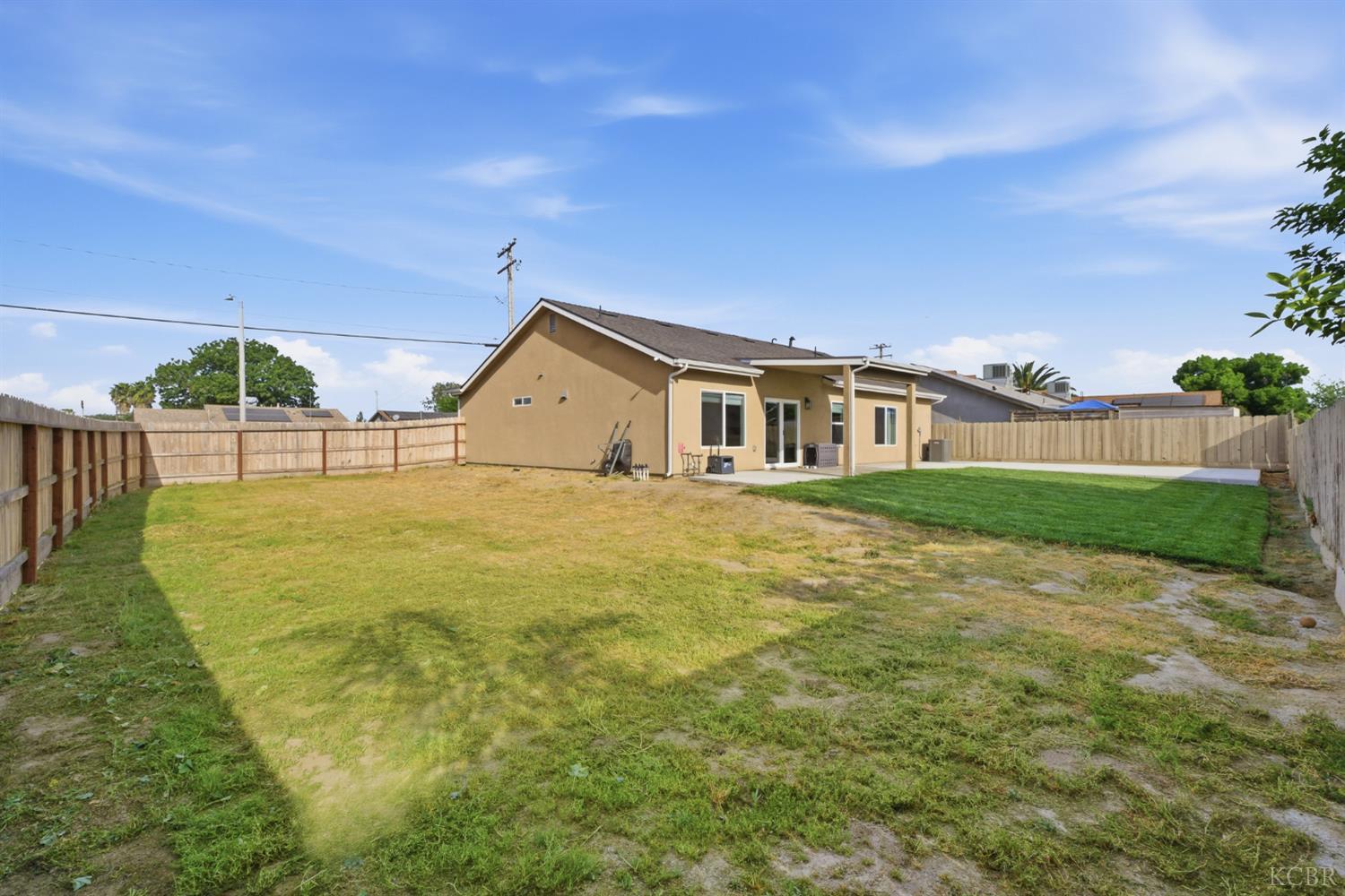 775 Kimball Ln, Hanford, CA 93230