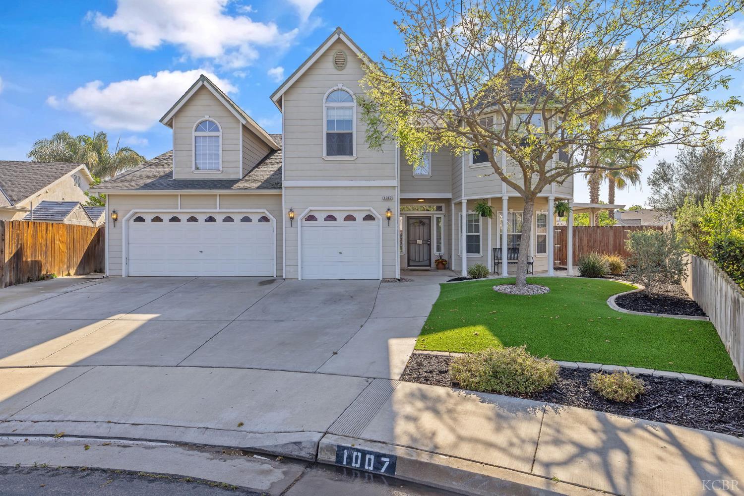 1007 W Saffron St, Hanford, CA 93230