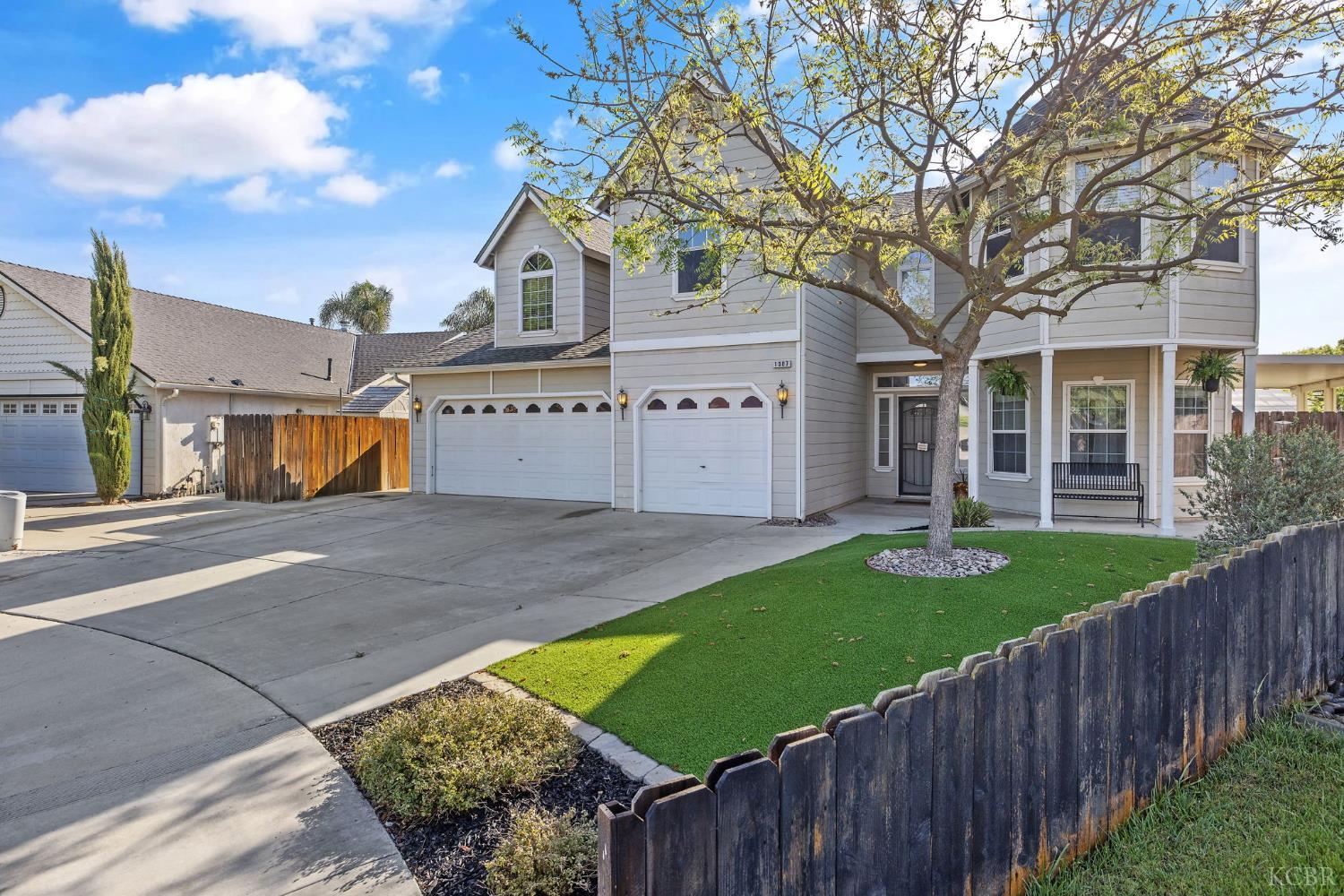 1007 W Saffron St, Hanford, CA 93230