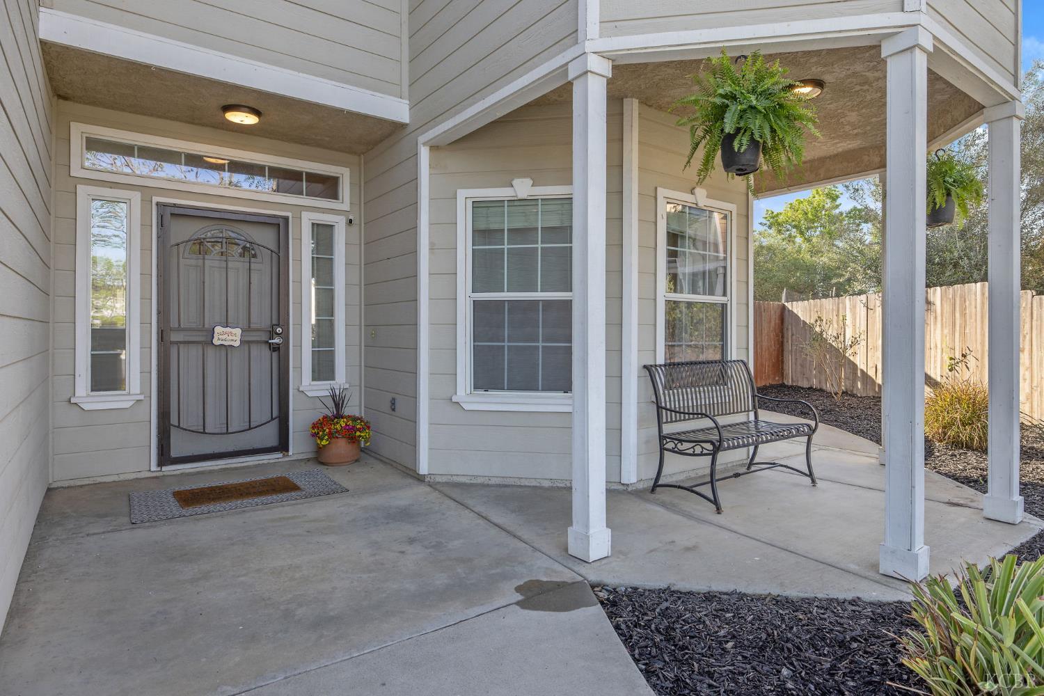 1007 W Saffron St, Hanford, CA 93230