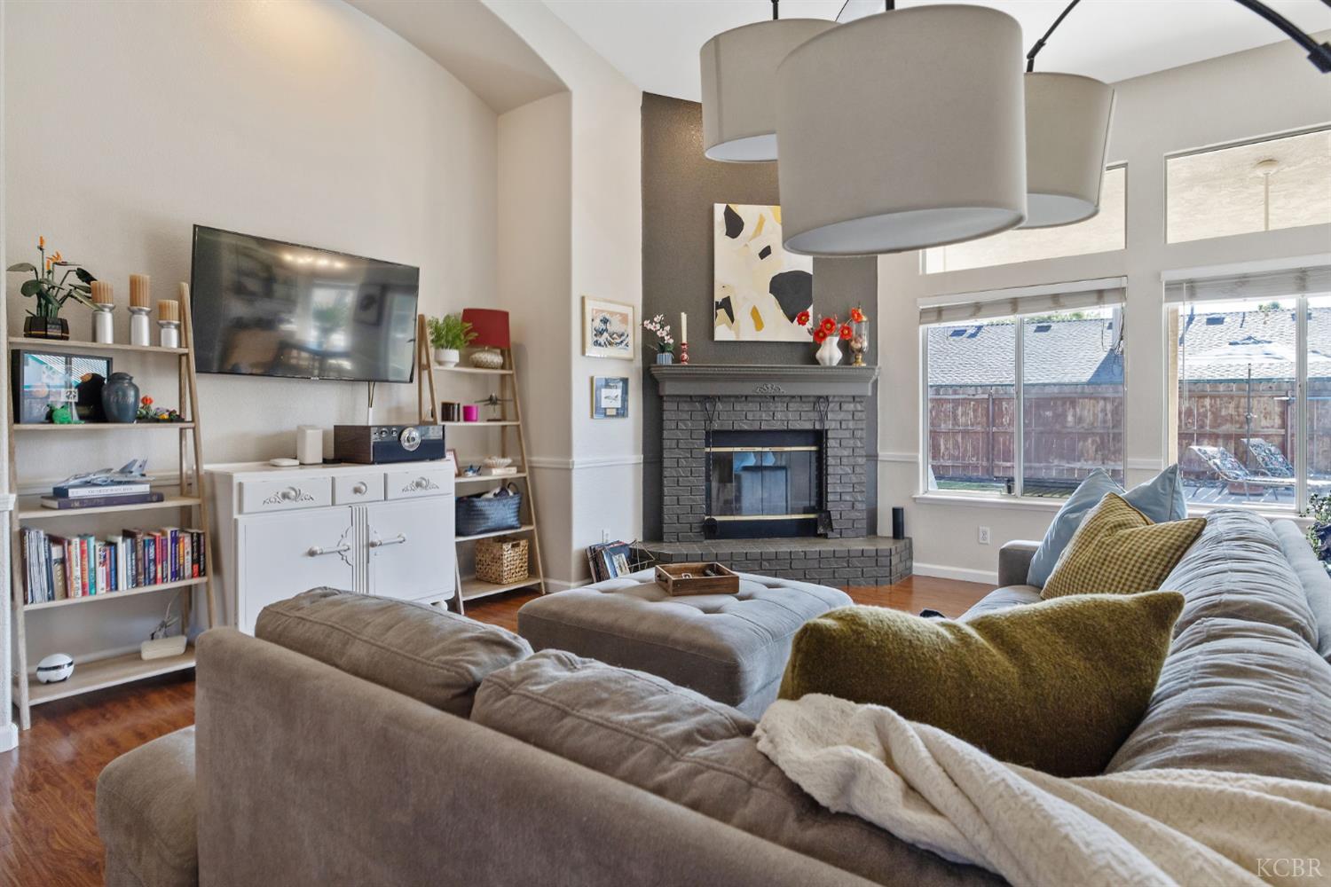 1007 W Saffron St, Hanford, CA 93230