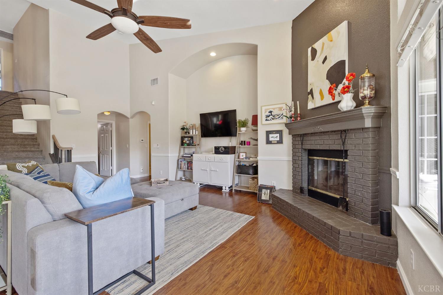 1007 W Saffron St, Hanford, CA 93230