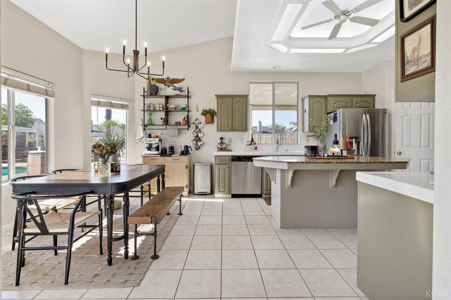 1007 W Saffron St, Hanford, CA 93230