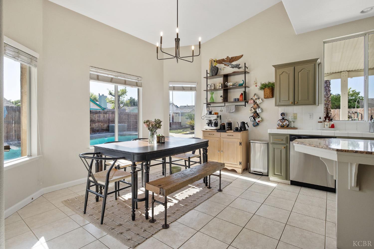 1007 W Saffron St, Hanford, CA 93230