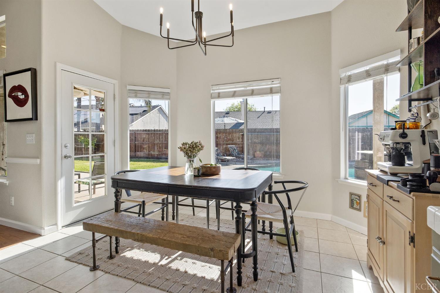 1007 W Saffron St, Hanford, CA 93230