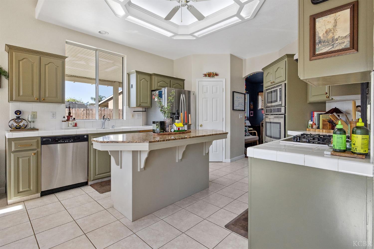 1007 W Saffron St, Hanford, CA 93230