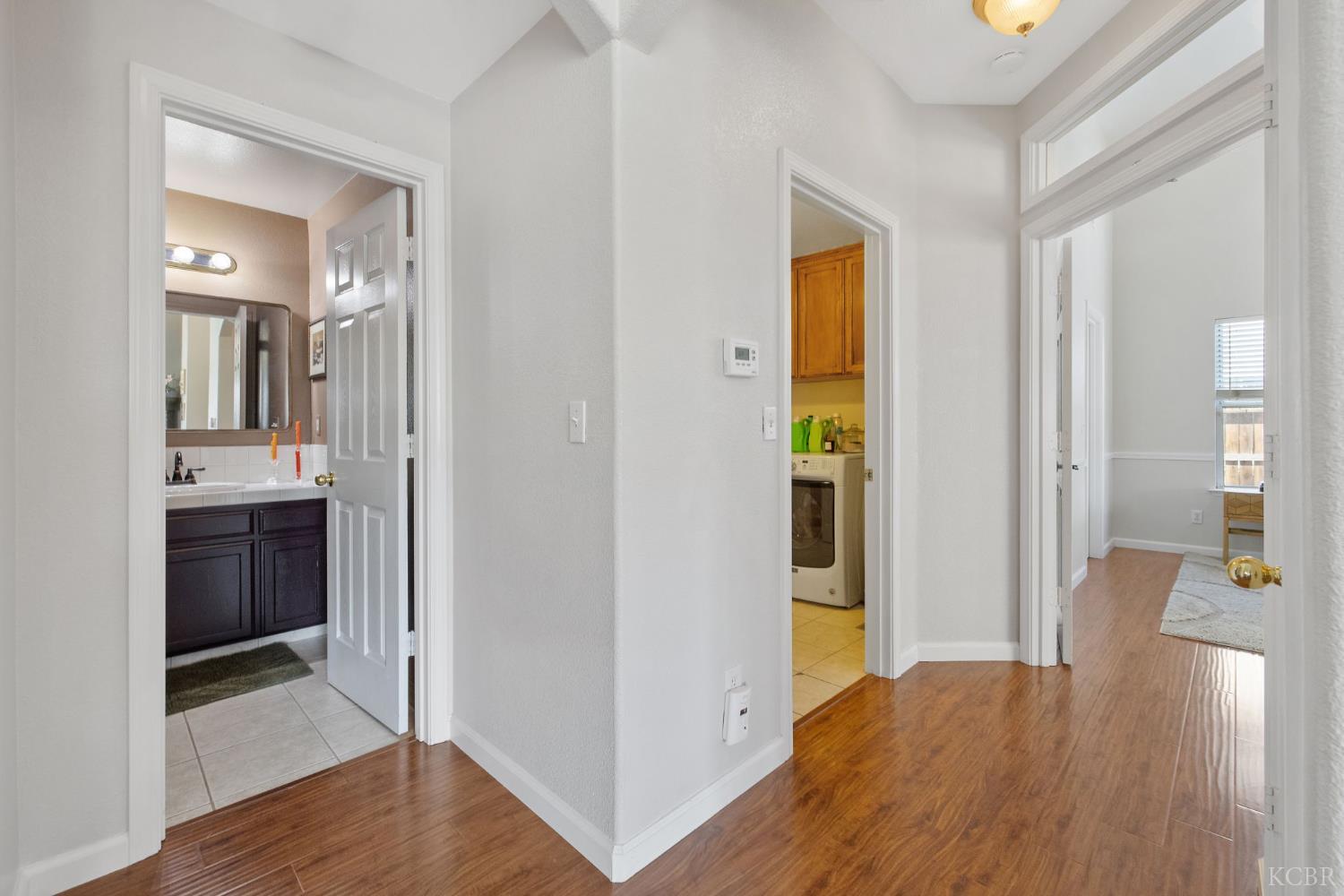 1007 W Saffron St, Hanford, CA 93230