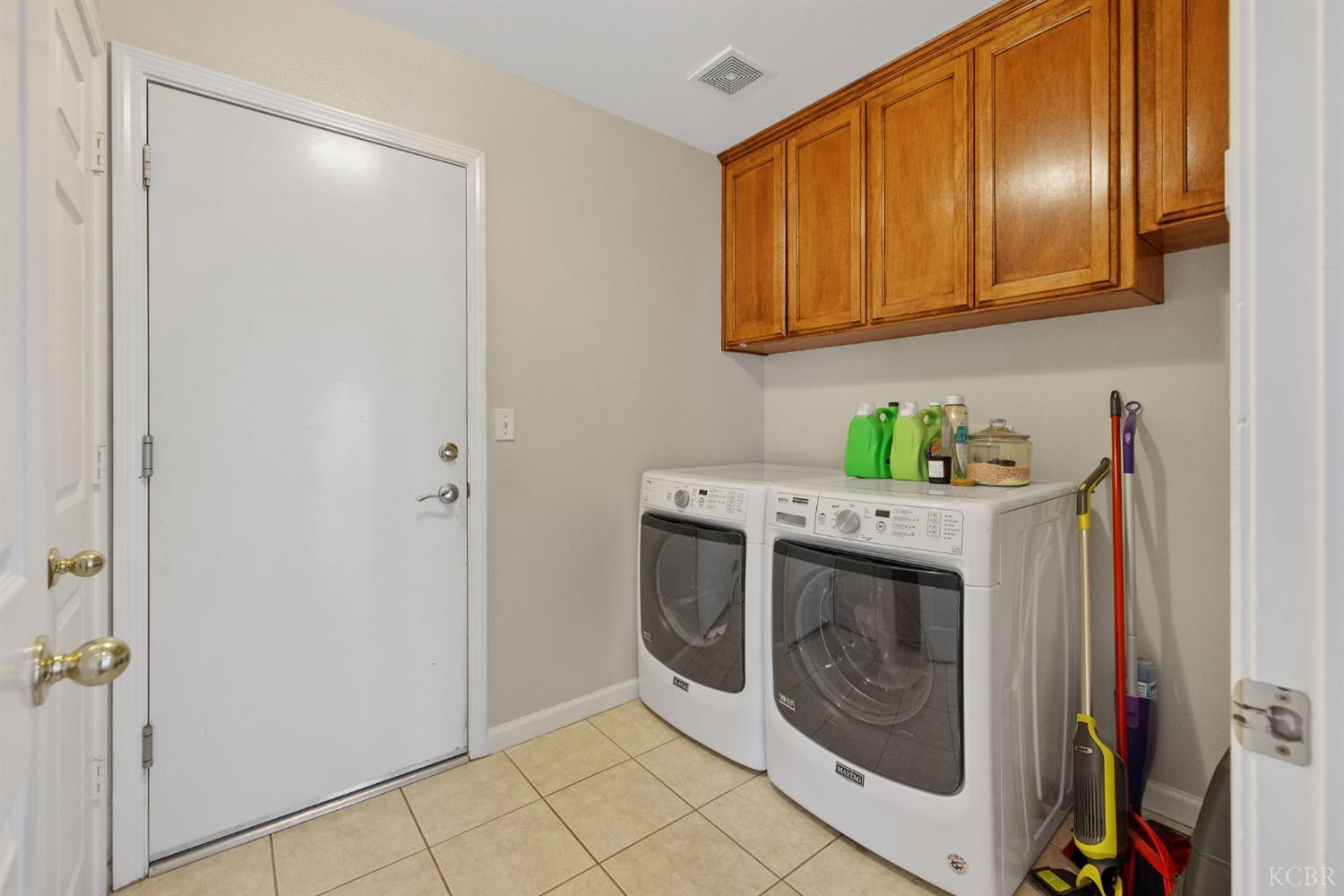 1007 W Saffron St, Hanford, CA 93230