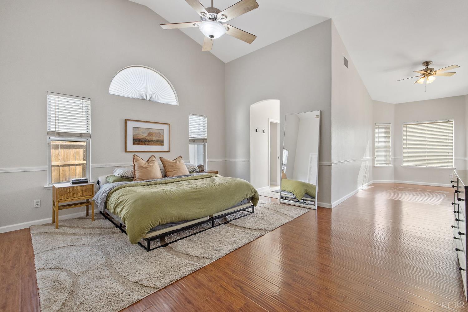 1007 W Saffron St, Hanford, CA 93230