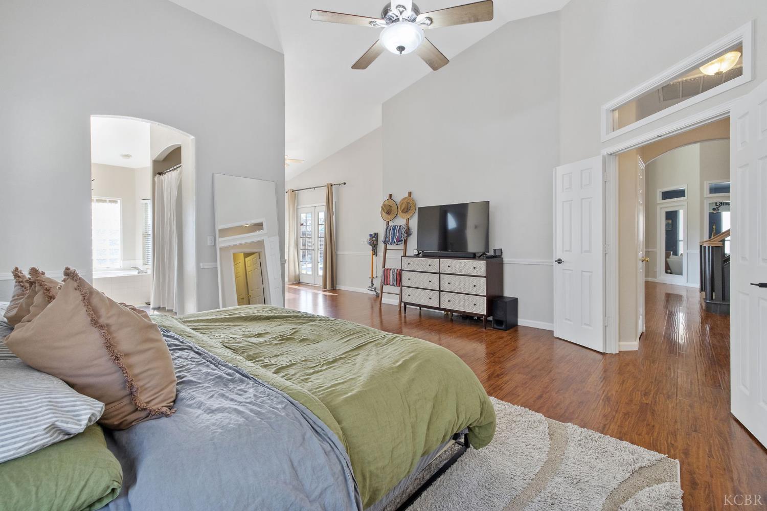 1007 W Saffron St, Hanford, CA 93230