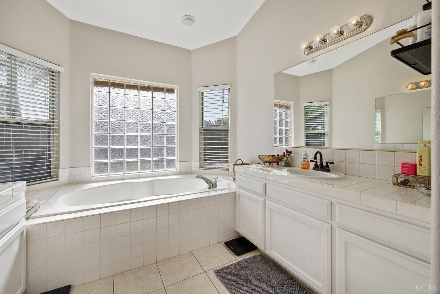 1007 W Saffron St, Hanford, CA 93230