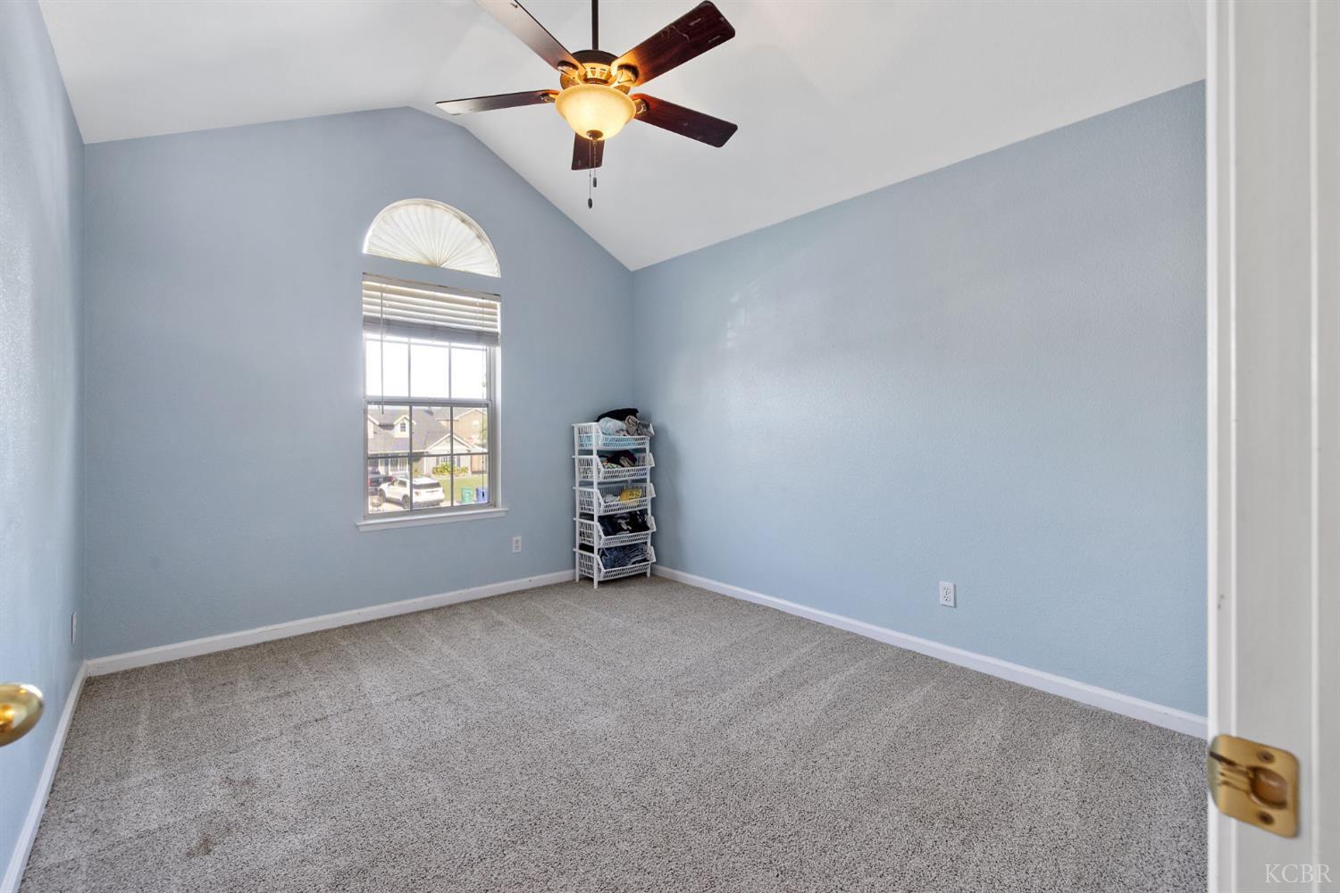 1007 W Saffron St, Hanford, CA 93230