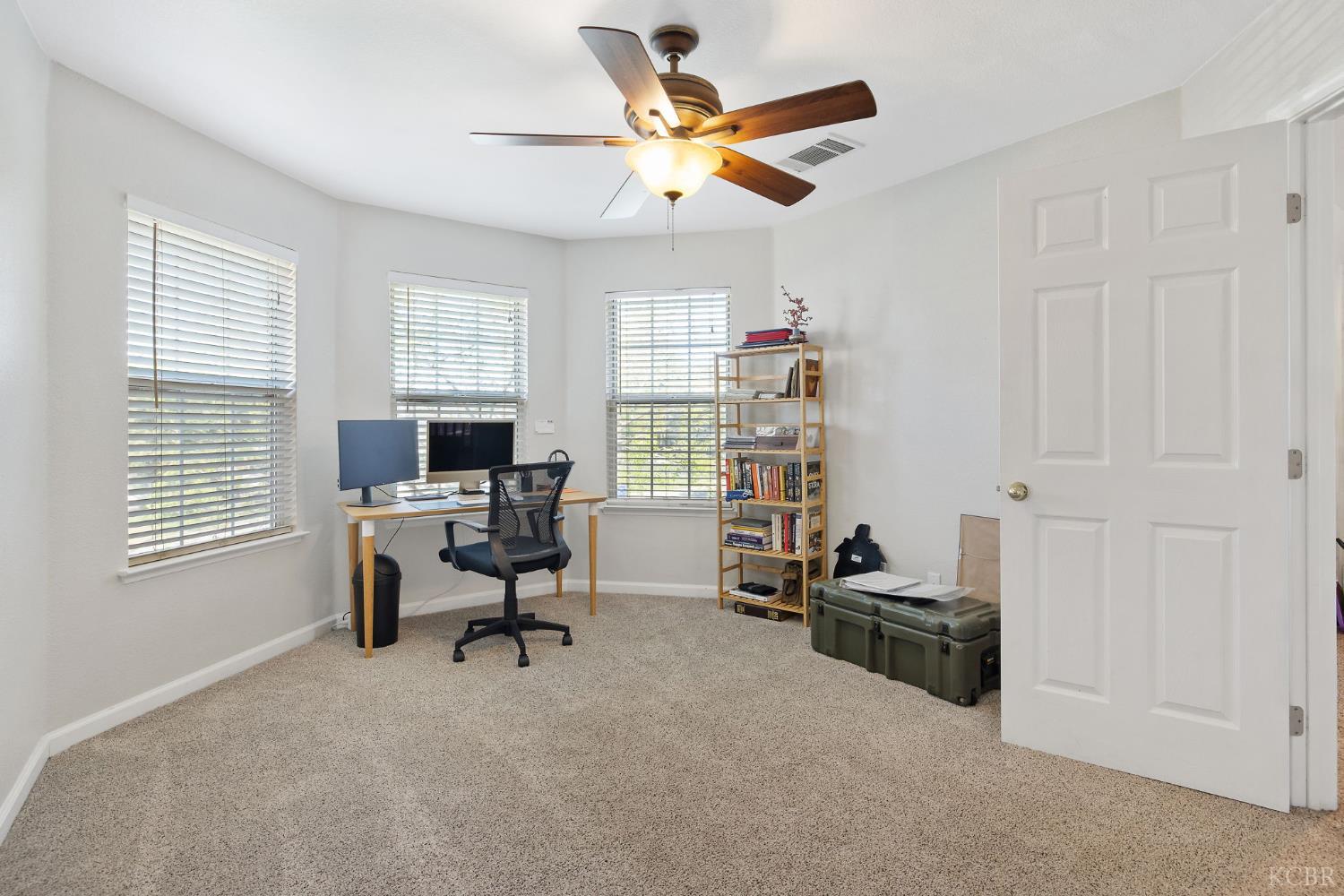 1007 W Saffron St, Hanford, CA 93230