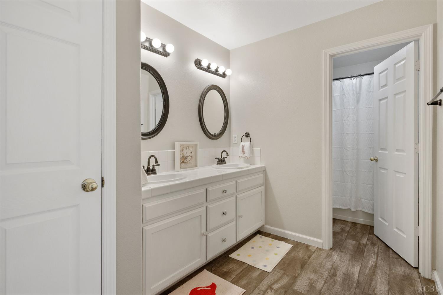 1007 W Saffron St, Hanford, CA 93230