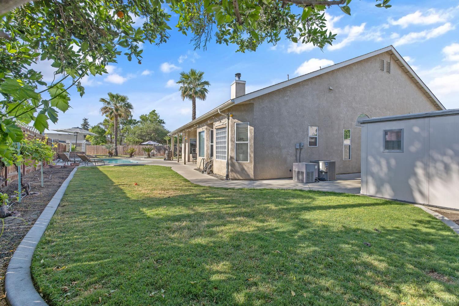 1007 W Saffron St, Hanford, CA 93230