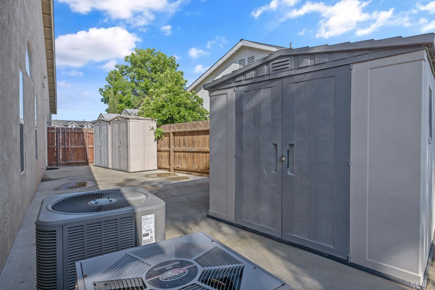 1007 W Saffron St, Hanford, CA 93230