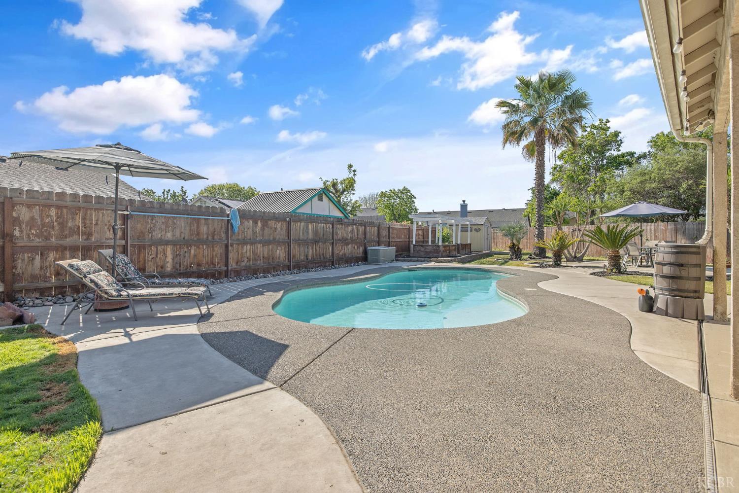 1007 W Saffron St, Hanford, CA 93230