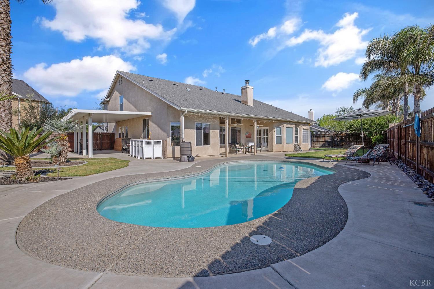 1007 W Saffron St, Hanford, CA 93230