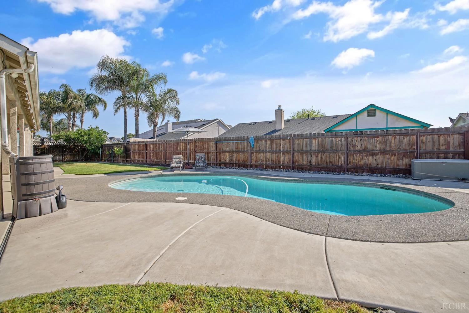 1007 W Saffron St, Hanford, CA 93230