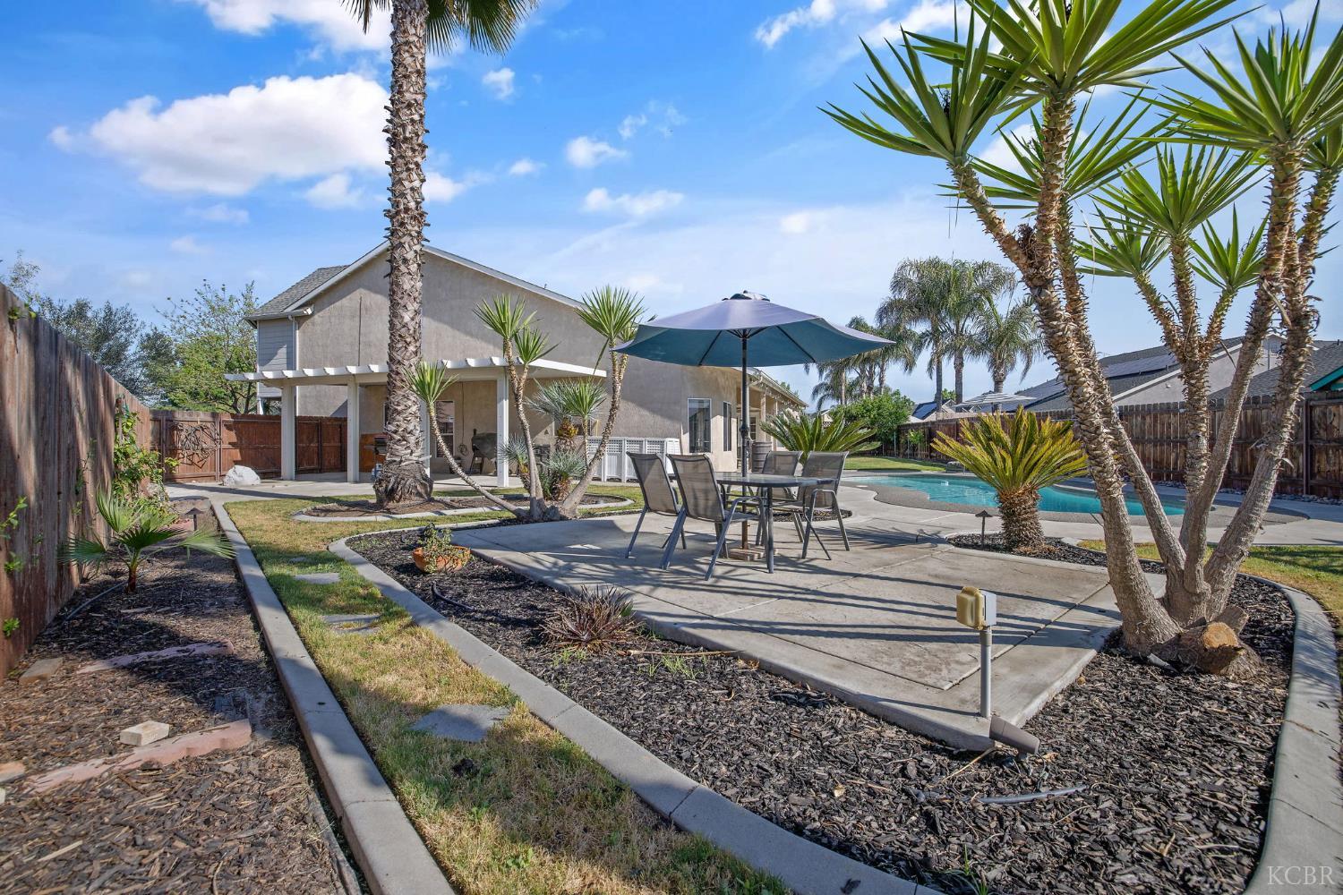 1007 W Saffron St, Hanford, CA 93230